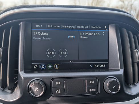 Used 2022 Chevrolet Colorado LT AWD/4WD image 19