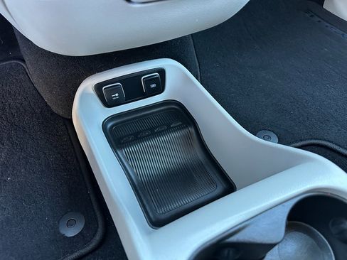 Used 2017 Chrysler Pacifica Touring image 22