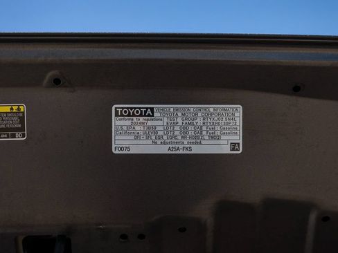 Used 2024 Toyota RAV4 XLE AWD/4WD image 33
