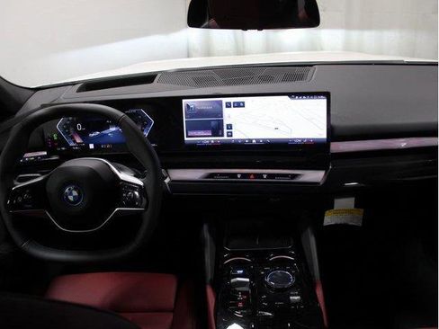 Used 2026 BMW i5 eDrive40 AWD/4WD image 3