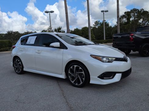 Used 2018 Toyota Corolla iM FWD image 2