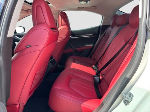 Used 2021 Maserati Ghibli S GranSport image 19