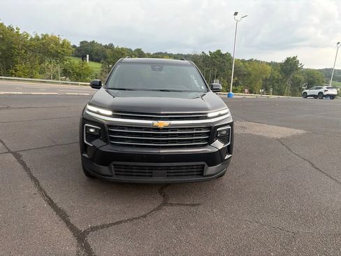 Used 2026 Chevrolet Traverse LT AWD/4WD image 3