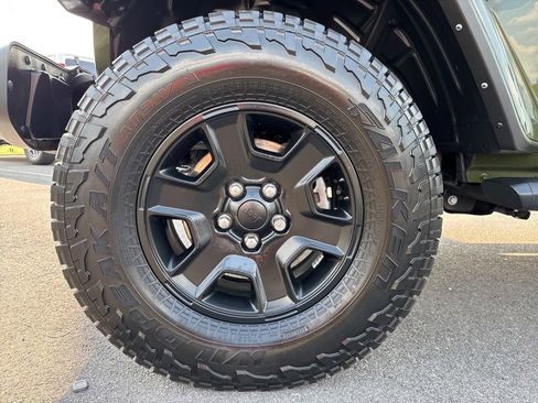 Used 2022 Jeep Gladiator Mojave w/ Cold Weather Group AWD/4WD image 14