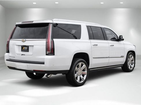 Used 2019 Cadillac Escalade ESV Premium Luxury RWD image 7