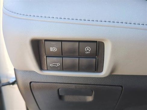 Used 2023 Toyota Highlander XLE FWD image 12