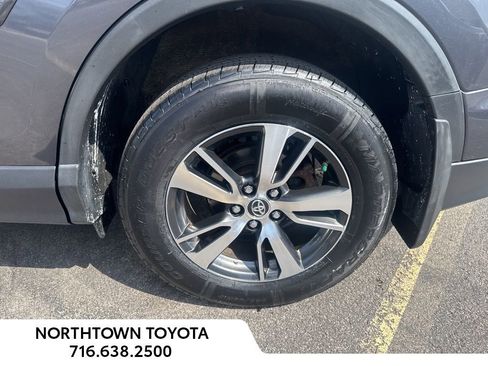 Used 2018 Toyota RAV4 XLE w/ Plus Extra Value Package AWD/4WD image 16