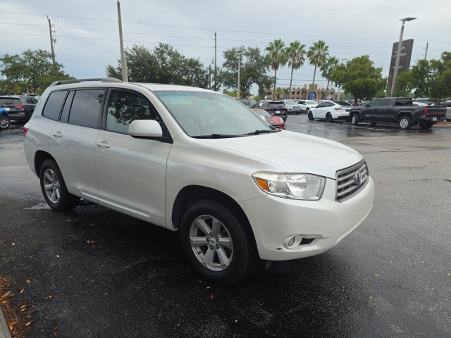 Used 2010 Toyota Highlander SE FWD image 1