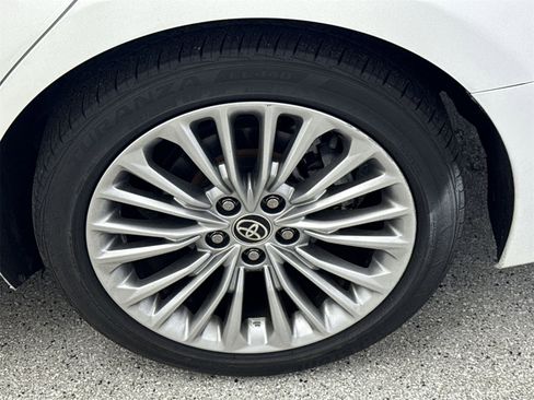 Used 2020 Toyota Avalon Limited image 46