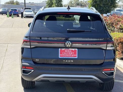 Used 2025 Volkswagen Taos SE image 6