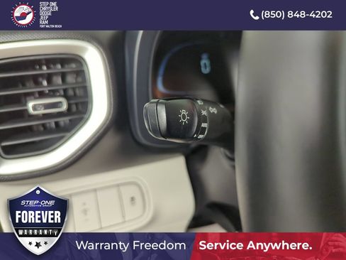 Used 2023 Hyundai Venue SEL FWD image 20