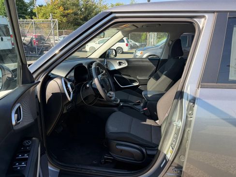 Used 2024 Kia Soul LX w/ Option Group 015 FWD image 22