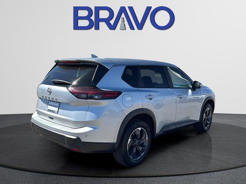 Used 2025 Nissan Rogue SV image 5