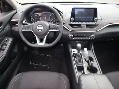 Certified 2025 Nissan Altima 2.5 SV image 15