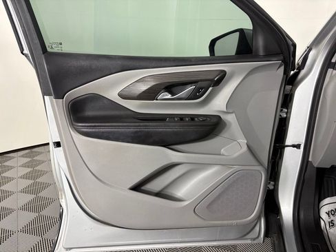 Used 2022 GMC Terrain SLE FWD image 16