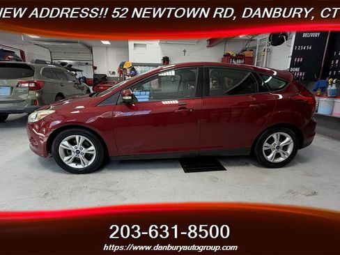 Used 2014 Ford Focus SE w/ SE Winter Package FWD image 2