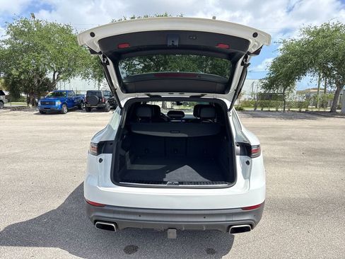 Used 2020 Porsche Cayenne image 27