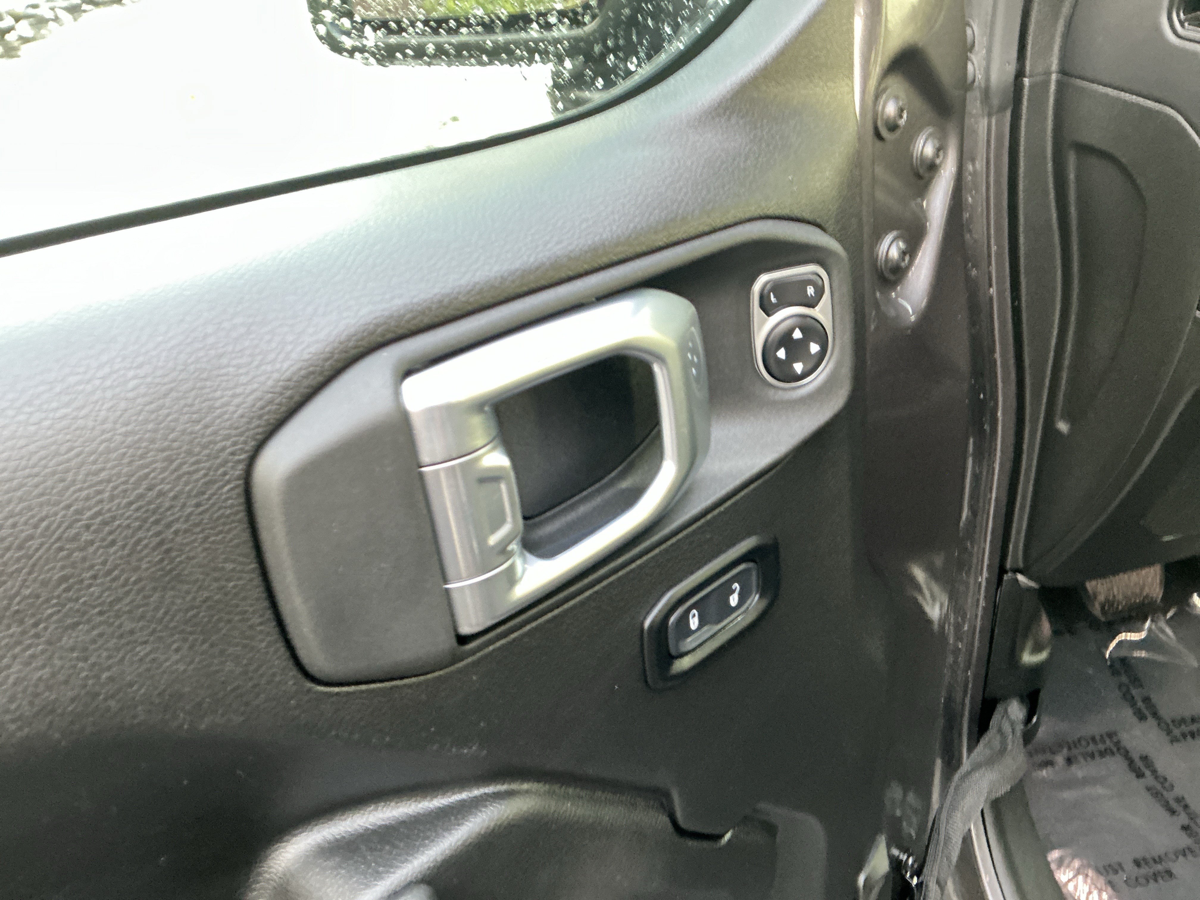 Used 2025 Jeep Wrangler Unlimited Rubicon w/ Convenience Group AWD/4WD image 19