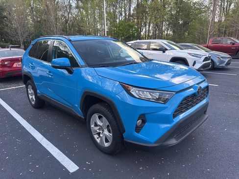 Used 2021 Toyota RAV4 XLE image 1