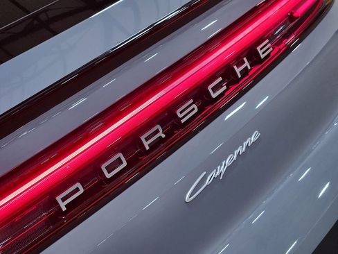 Used 2024 Porsche Cayenne image 25