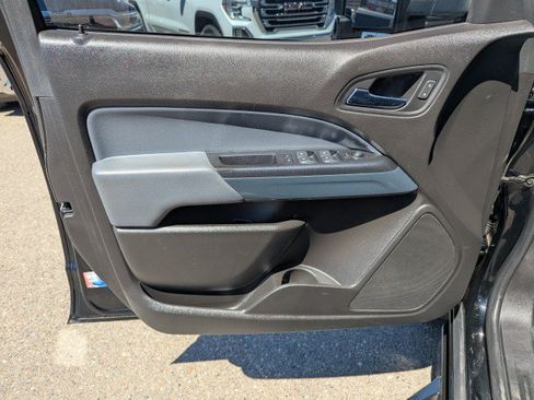 Used 2017 Chevrolet Colorado Z71 AWD/4WD image 9