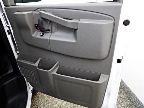 Used 2016 Chevrolet Express 3500 LS w/ Chrome Appearance Package RWD image 8