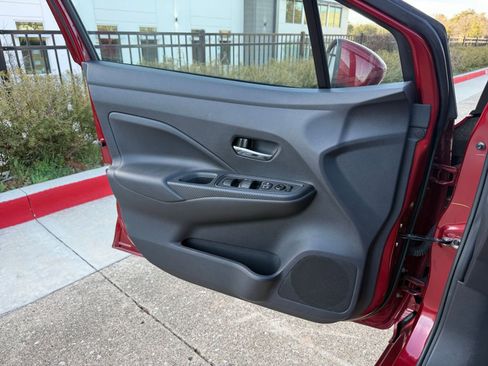 Used 2025 Nissan Versa SV image 18