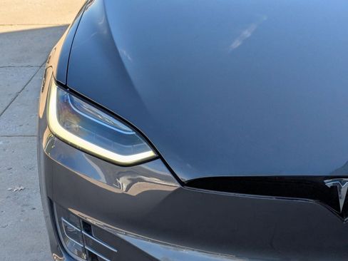 Used 2019 Tesla Model X P100D image 12