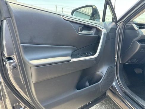 Used 2025 Toyota RAV4 XLE AWD/4WD image 14