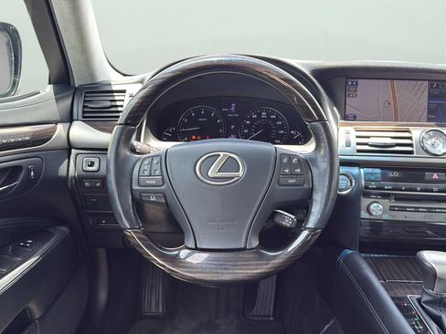 Used 2013 Lexus LS 460 L w/ Preferred Accessory Package RWD image 13