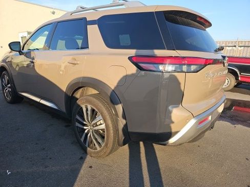 Used 2024 Nissan Pathfinder Platinum image 4