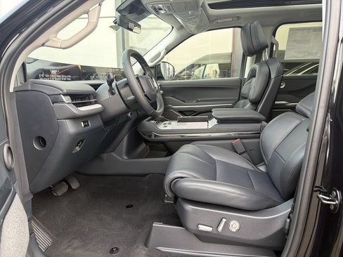 New 2027 Lincoln Navigator Reserve AWD/4WD image 4