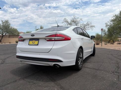 Used 2018 Ford Fusion SE w/ Fusion SE Technology Package FWD image 4