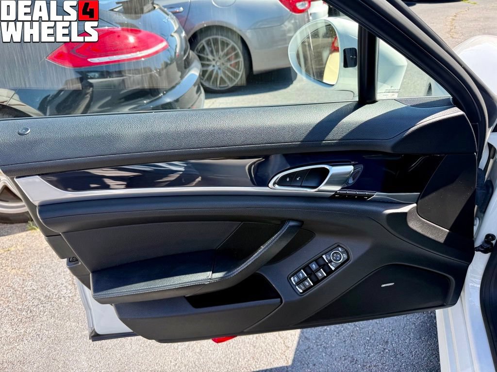 Used 2016 Porsche Panamera RWD image 13