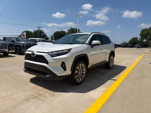 Used 2022 Toyota RAV4 XLE Premium AWD/4WD image 3