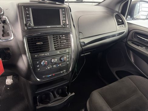 Used 2018 Dodge Grand Caravan SE image 10