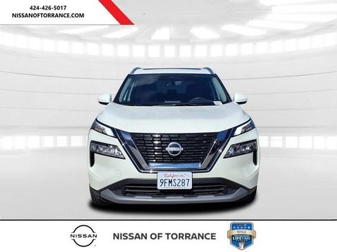 Used 2023 Nissan Rogue SV w/ SV Premium B Package image 2