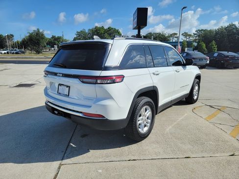 Used 2025 Jeep Grand Cherokee Laredo w/ Trailer Tow Package AWD/4WD image 5