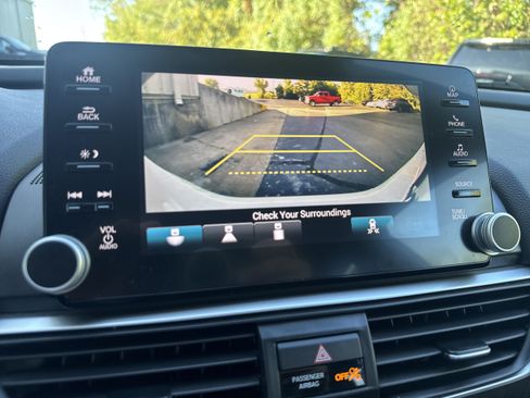 Used 2018 Honda Accord Touring image 20
