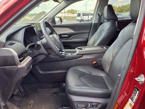 Used 2024 Toyota Grand Highlander AWD image 22