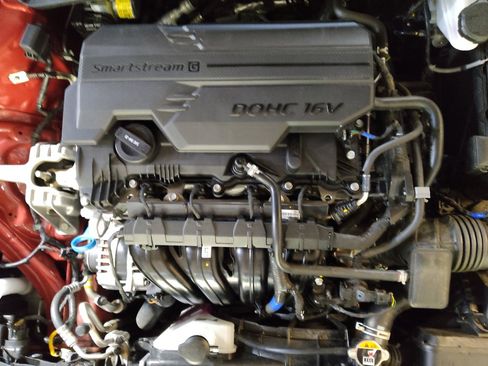 Used 2025 Hyundai Elantra SE w/ Cargo Package FWD image 30