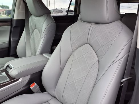 New 2026 Toyota Highlander Platinum AWD/4WD image 14