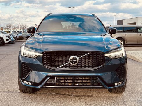 Used 2022 Volvo XC60 B6 R-Design w/ Advanced Package image 2