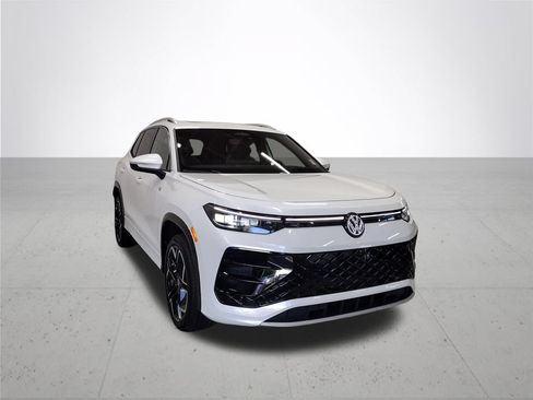 New 2026 Volkswagen Tiguan SEL R-Line AWD/4WD image 4