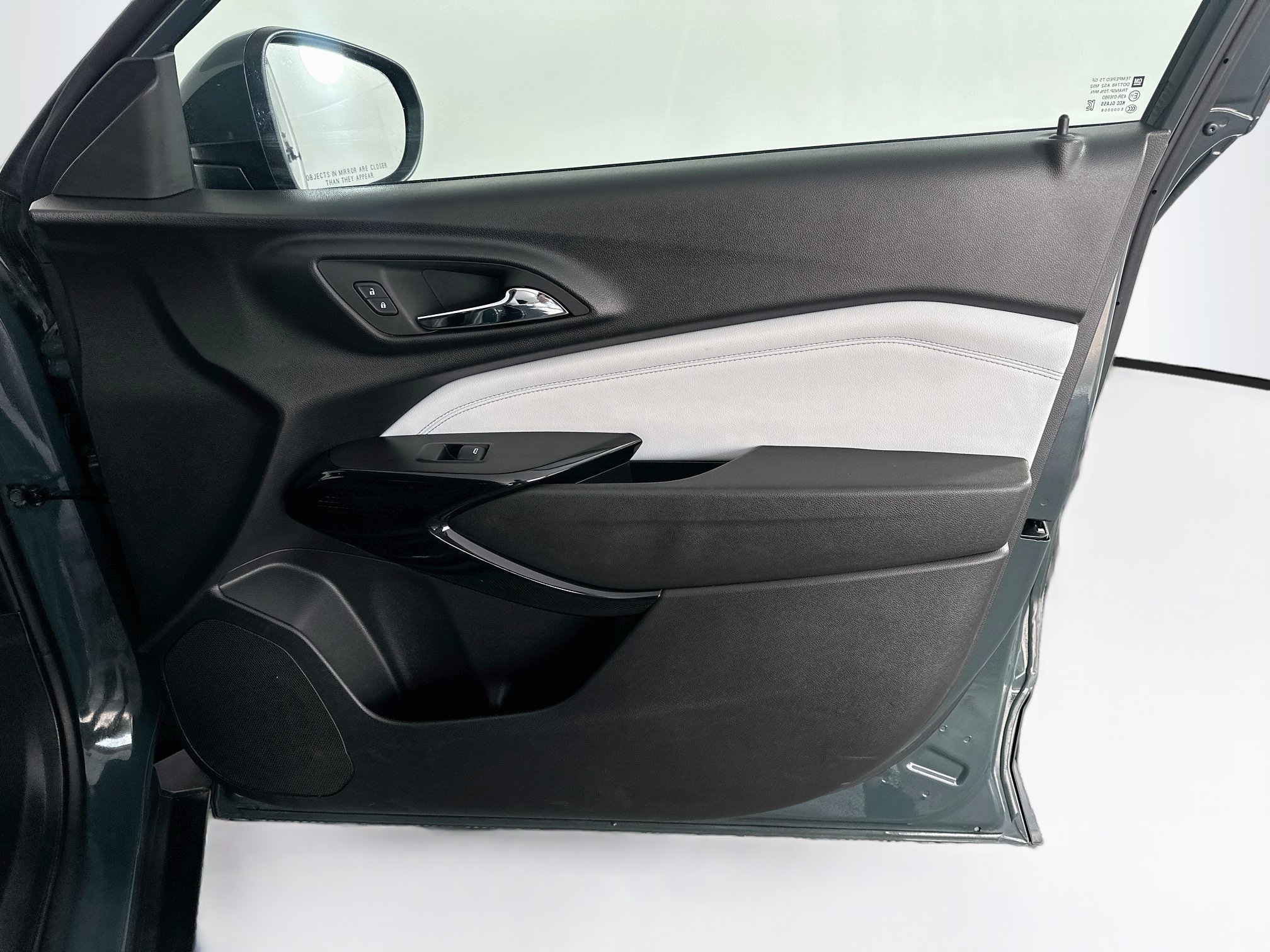 Used 2025 Chevrolet Trax LT FWD image 29