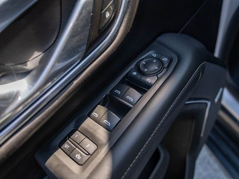 Used 2023 GMC Yukon XL SLT w/ SLT Premium Package image 11