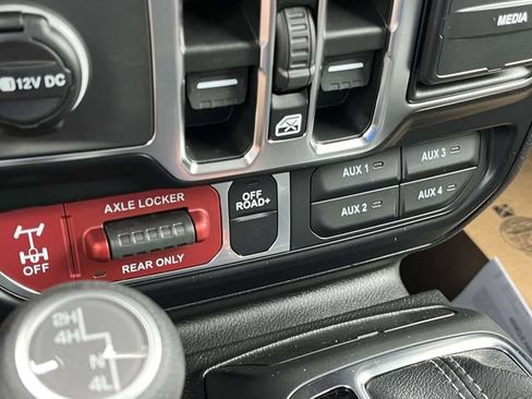 New 2026 Jeep Gladiator Sport AWD/4WD image 23