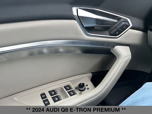 Used 2024 Audi Q8 e-tron Premium image 29