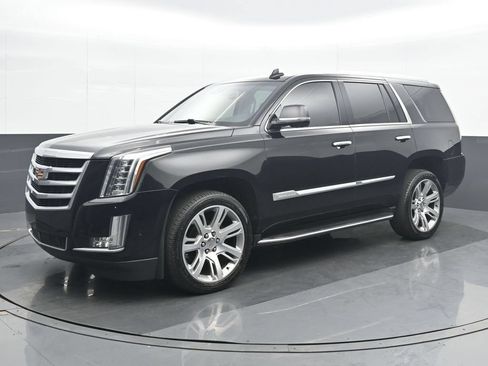 Used 2019 Cadillac Escalade Luxury AWD/4WD image 3