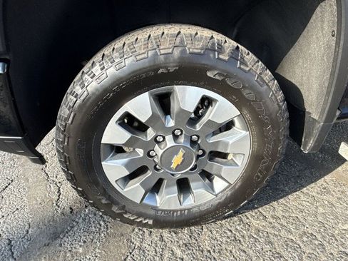 Used 2024 Chevrolet Silverado 2500 Custom w/ Custom Convenience Package image 18